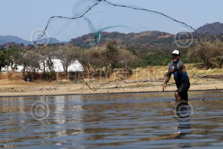 PESCA CON ATARRAYA 