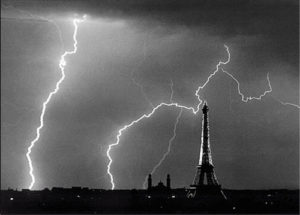 © Andr Kertsz, Tormenta sobre París, 1927