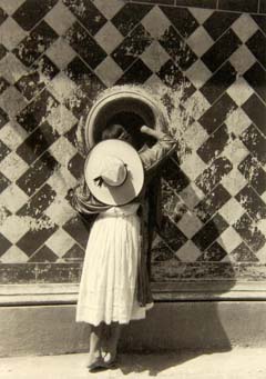 © Manuel ÁLvarez Bravo. La hija de los danzantes.1933 INAH