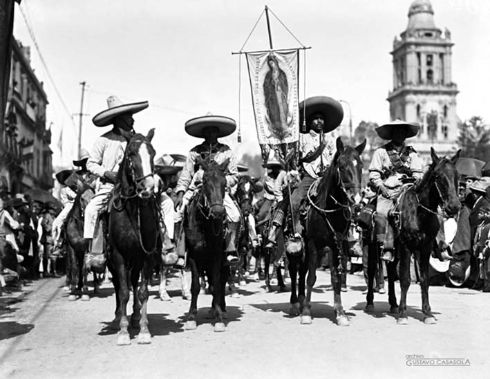 Zapatistas en la Ciudad de México ©Archivo Gustavo Casasola