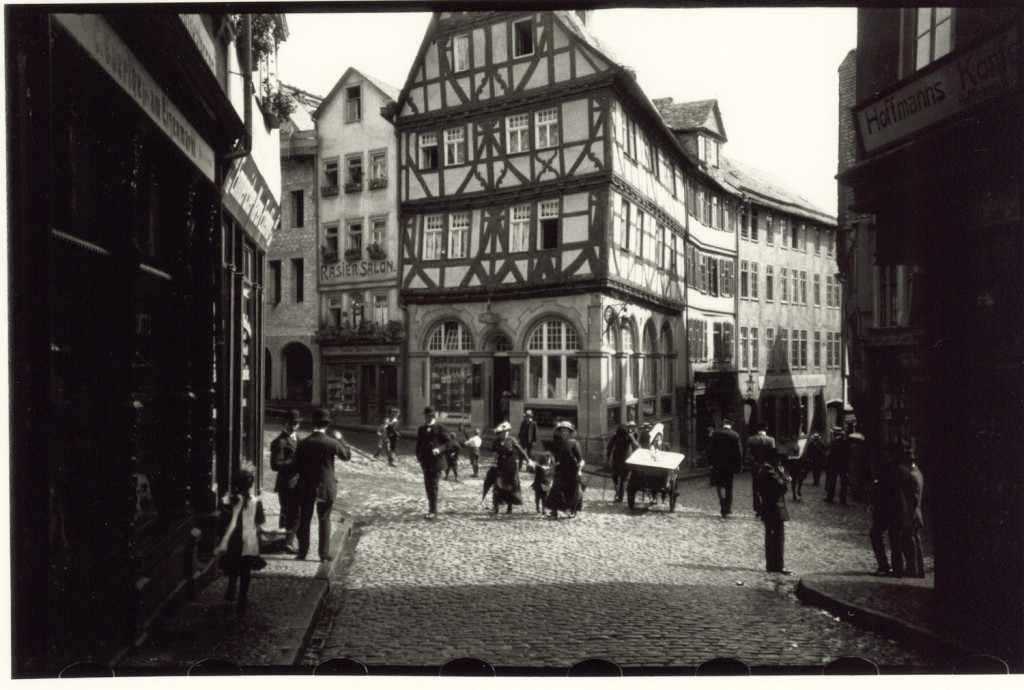 Oskar Barnack: Wetzlar Eisenmarkt, 1913 © Leica Camera AG