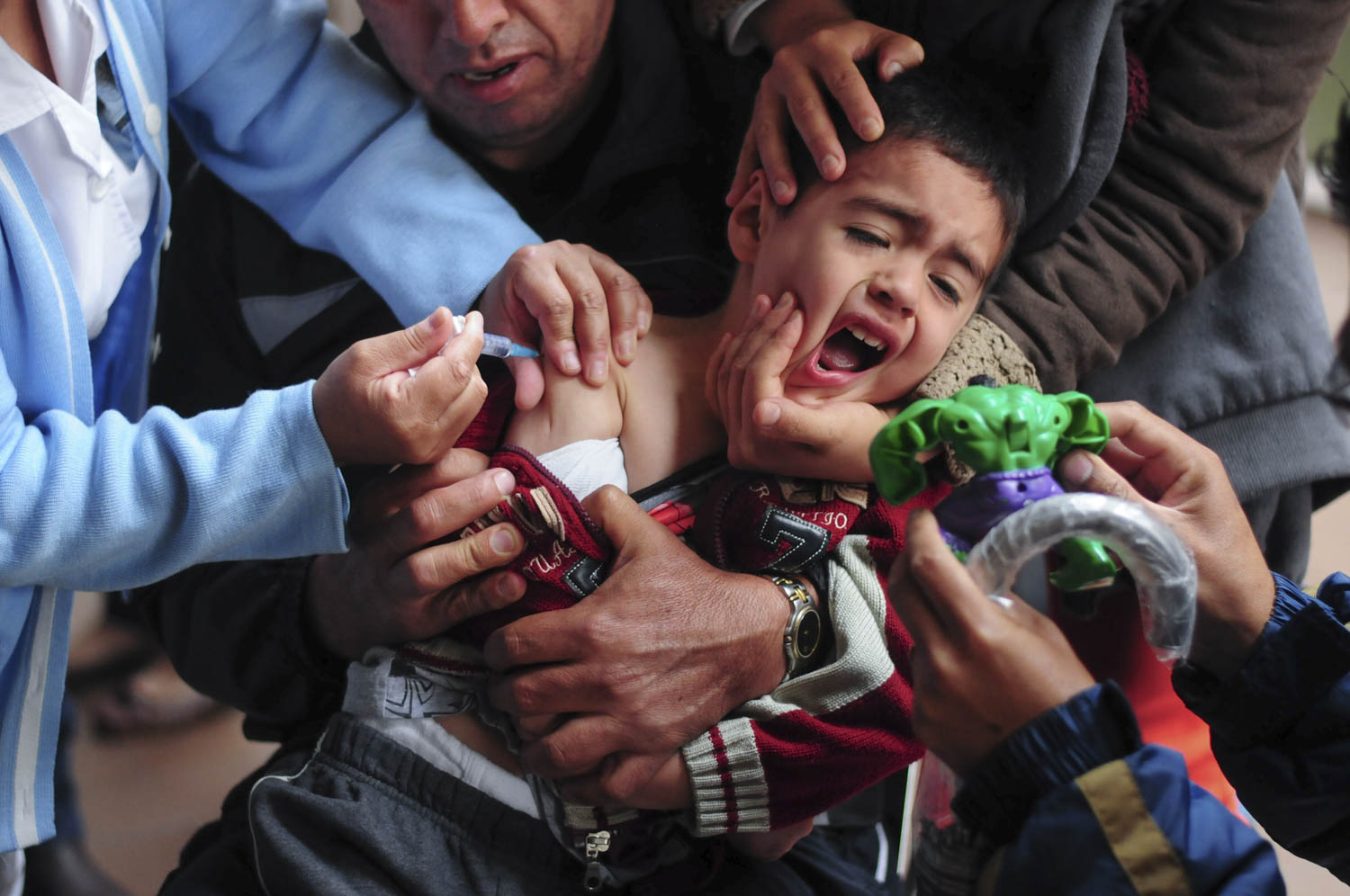 MÉXICO, D.F., 22MAYO2015.- Se llevó a cabo una jornada de vacunación y desparasitación al interior de la Cámara de Diputados para los niños que acuden al Centro de Desarrollo Infantil (CENDI).
Foto: Diego Simón Sánchez /Cuartoscuro.com