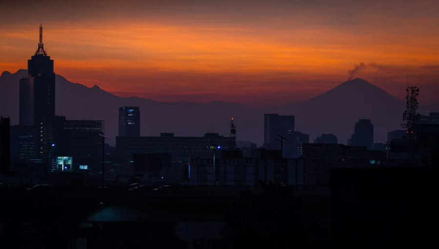 MÉXICO, D.F., 30NOVIEMBRE2015.- Amanecer en la ciudad de México, una mañana de otoño.
Foto: Isaac Esquivel /Cuartoscuro.com