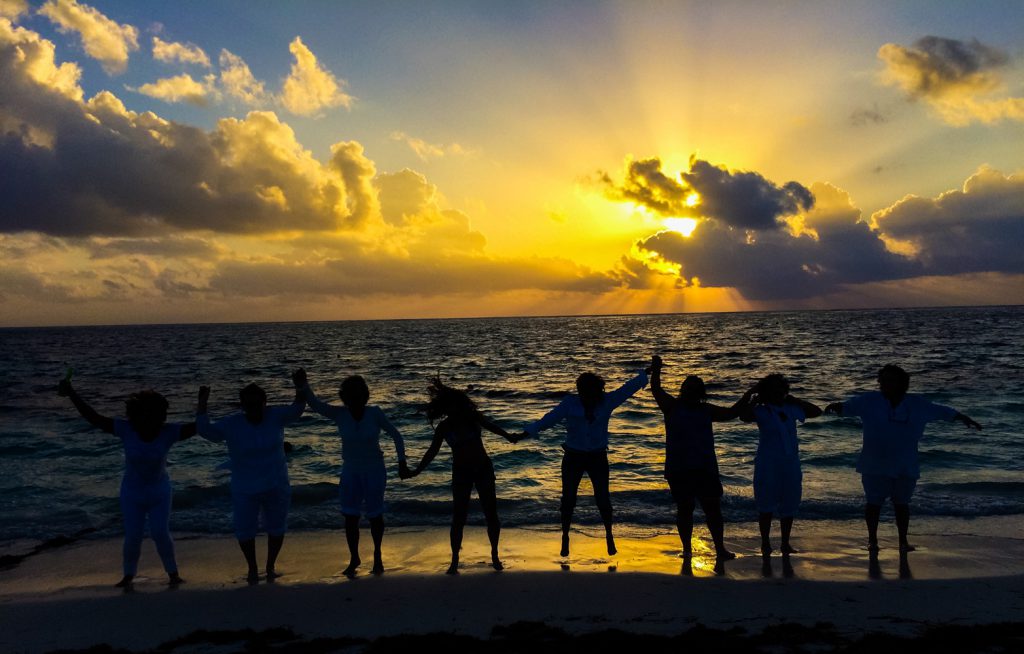 PUERTO MORELOS, QUINTANA ROO., 01ENERO2017.- Los primeros rayos de sol en el año nuevo en el Caribe mexicano. FOTO. ELIZABETH RUÍZ /CUARTOSCURO.COM